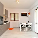 Stana 242 Apartament
