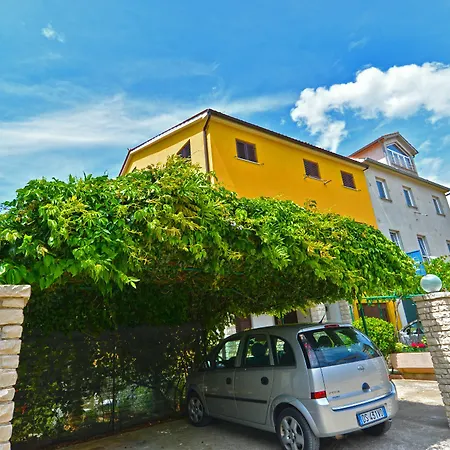 Stana 242 Apartment