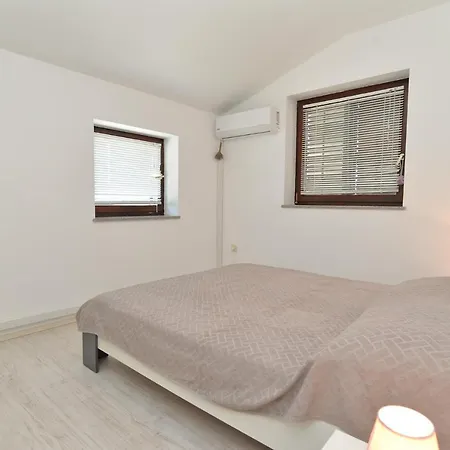 Stana 242 Apartament