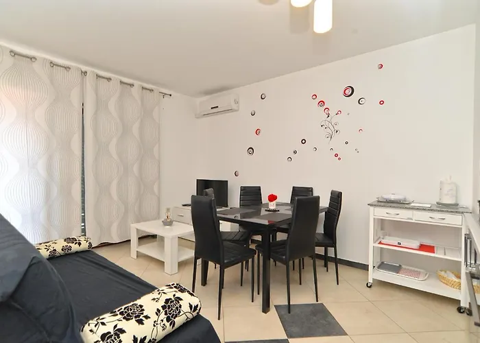 Stana 242 아파트 파자나